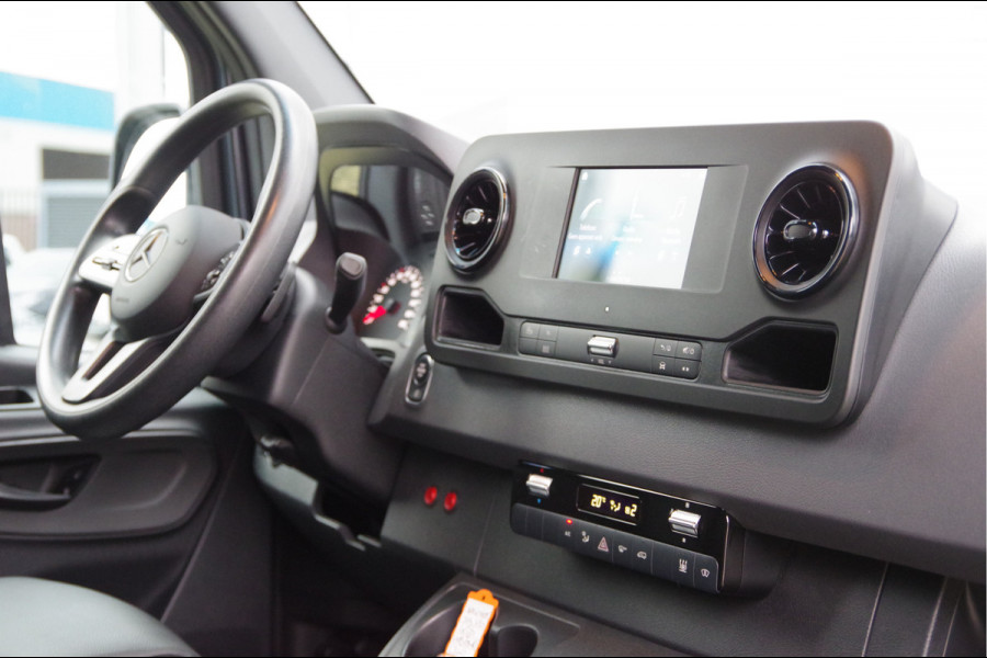 Mercedes-Benz Sprinter 319 3.0 CDI V6 L3H2 AUT. LED,LEDER, 3.5T TREKHAAK, CRUISE, MBUX, CAMERA, STANDKACHEL, CLIMA, APPLE CARPLAY/ANDROID AUTO, PARKEER