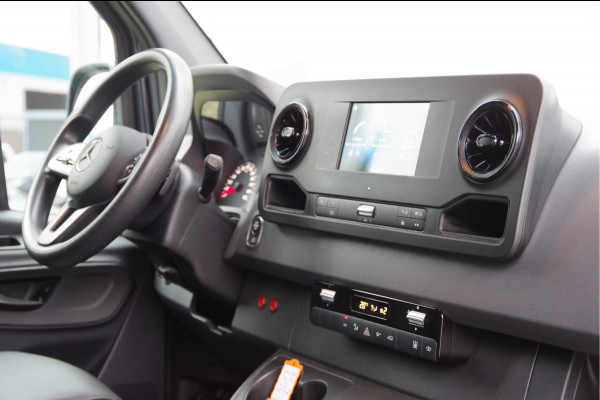 Mercedes-Benz Sprinter 319 3.0 CDI V6 L3H2 AUT. LED,LEDER, 3.5T TREKHAAK, CRUISE, MBUX, CAMERA, STANDKACHEL, CLIMA, APPLE CARPLAY/ANDROID AUTO, PARKEER