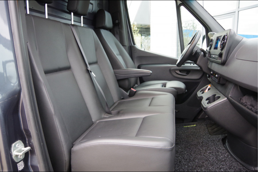 Mercedes-Benz Sprinter 319 3.0 CDI V6 L3H2 AUT. LED,LEDER, 3.5T TREKHAAK, CRUISE, MBUX, CAMERA, STANDKACHEL, CLIMA, APPLE CARPLAY/ANDROID AUTO, PARKEER