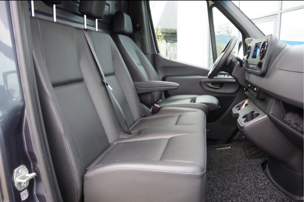 Mercedes-Benz Sprinter 319 3.0 CDI V6 L3H2 AUT. LED,LEDER, 3.5T TREKHAAK, CRUISE, MBUX, CAMERA, STANDKACHEL, CLIMA, APPLE CARPLAY/ANDROID AUTO, PARKEER