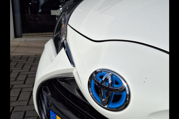 Toyota Yaris 1.5 Hybrid Y20 | Stoelverwarming, Privacy Glass, Keyless, Lichtmetalen velgen, Parkeercamera, Cruise control