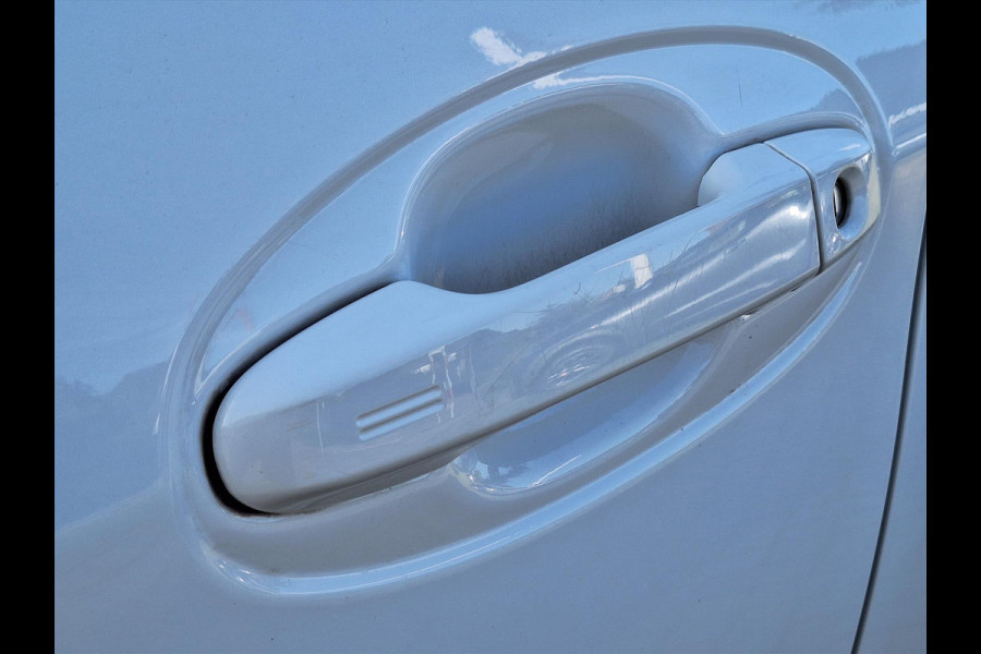 Toyota Yaris 1.5 Hybrid Y20 | Stoelverwarming, Privacy Glass, Keyless, Lichtmetalen velgen, Parkeercamera, Cruise control