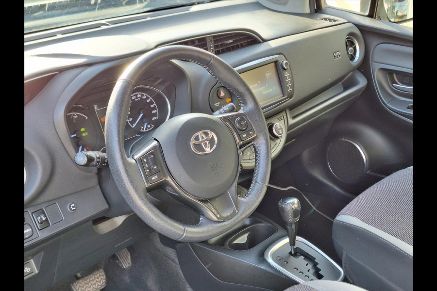 Toyota Yaris 1.5 Hybrid Y20 | Stoelverwarming, Privacy Glass, Keyless, Lichtmetalen velgen, Parkeercamera, Cruise control