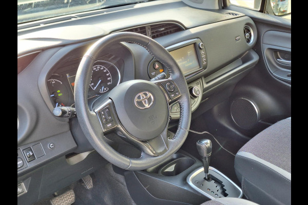 Toyota Yaris 1.5 Hybrid Y20 | Stoelverwarming, Privacy Glass, Keyless, Lichtmetalen velgen, Parkeercamera, Cruise control