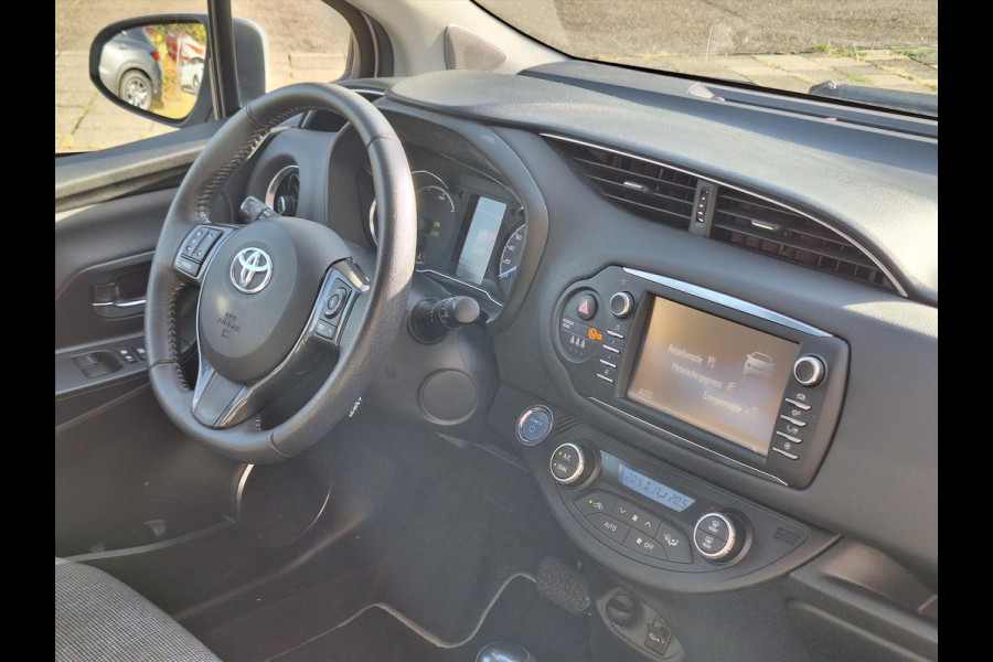 Toyota Yaris 1.5 Hybrid Y20 | Stoelverwarming, Privacy Glass, Keyless, Lichtmetalen velgen, Parkeercamera, Cruise control