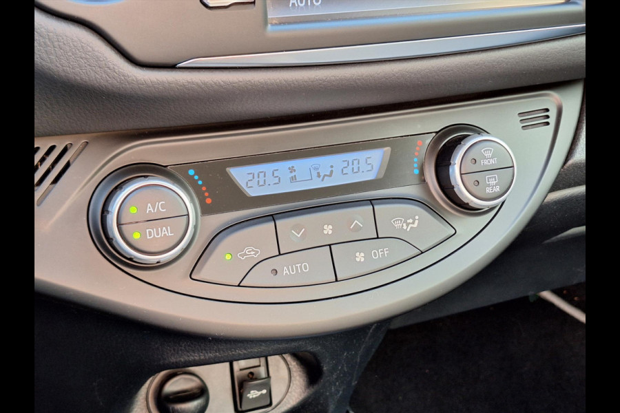 Toyota Yaris 1.5 Hybrid Y20 | Stoelverwarming, Privacy Glass, Keyless, Lichtmetalen velgen, Parkeercamera, Cruise control
