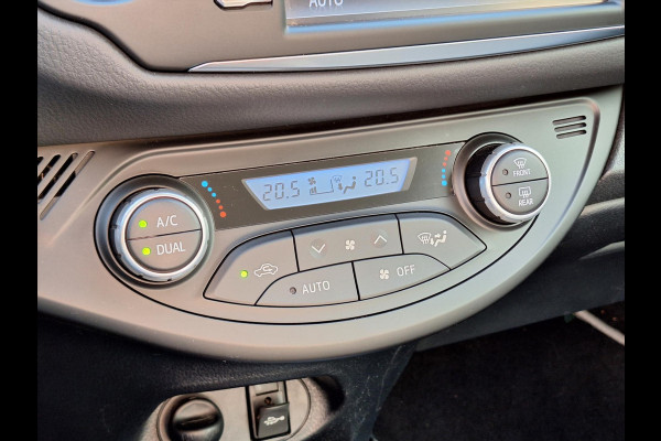 Toyota Yaris 1.5 Hybrid Y20 | Stoelverwarming, Privacy Glass, Keyless, Lichtmetalen velgen, Parkeercamera, Cruise control