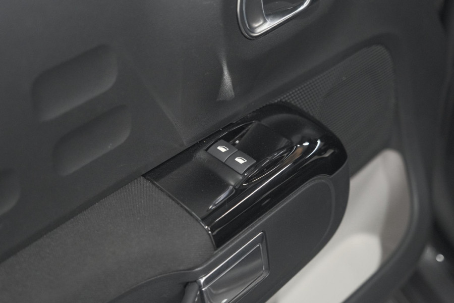 Citroën C3 PureTech 110 EAT6 Max | Apple Carplay | Parkeersensoren | Climate Control | 16 Inch Lichtmetalen Velgen Citroën C3 PureTech 110 EAT6 Max | Apple Carplay | Parkeersensoren | Climate Control | 16 Inch Lichtmetalen Velgen