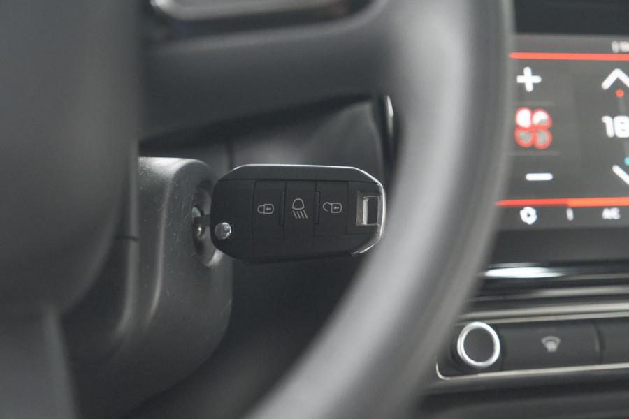 Citroën C3 PureTech 110 EAT6 Max | Apple Carplay | Parkeersensoren | Climate Control | 16 Inch Lichtmetalen Velgen Citroën C3 PureTech 110 EAT6 Max | Apple Carplay | Parkeersensoren | Climate Control | 16 Inch Lichtmetalen Velgen