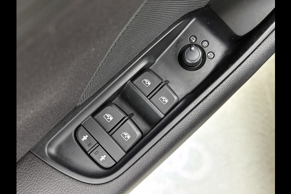Audi A3 Limousine 1.0 TFSI Sport S Line Edition | StoelverW | Airco | NAVI | Goed onderH | ETC