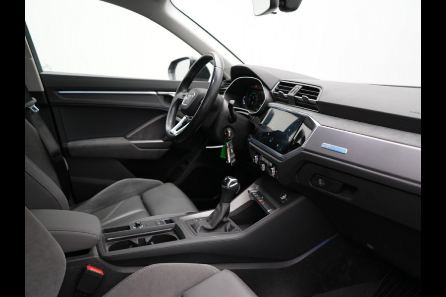 Audi Q3 Sportback 45 TFSI e S Line Plug In Hybrid 245pk Dealer O.H PHEV | Adaptive Cruise | Alcantara Sportstoelen Verwarmd | Bluetooth | Lane Assist | Blis | Sfeerverlichting | Navigatie | Virtual | DAB | 20"LM |