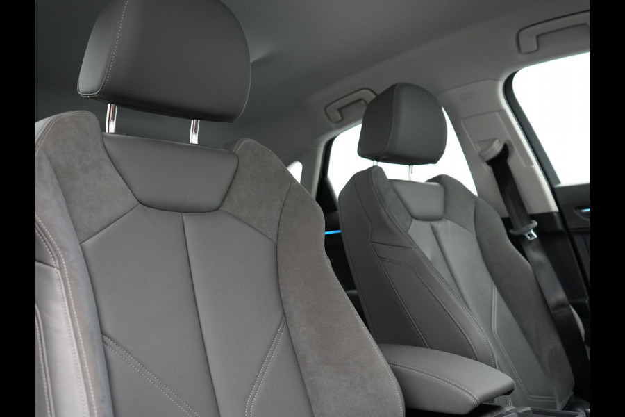 Audi Q3 Sportback 45 TFSI e S Line Plug In Hybrid 245pk Dealer O.H PHEV | Adaptive Cruise | Alcantara Sportstoelen Verwarmd | Bluetooth | Lane Assist | Blis | Sfeerverlichting | Navigatie | Virtual | DAB | 20"LM |