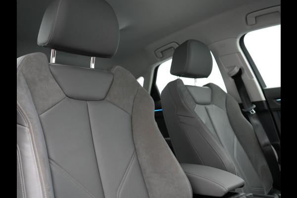 Audi Q3 Sportback 45 TFSI e S Line Plug In Hybrid 245pk Dealer O.H PHEV | Adaptive Cruise | Alcantara Sportstoelen Verwarmd | Bluetooth | Lane Assist | Blis | Sfeerverlichting | Navigatie | Virtual | DAB | 20"LM |