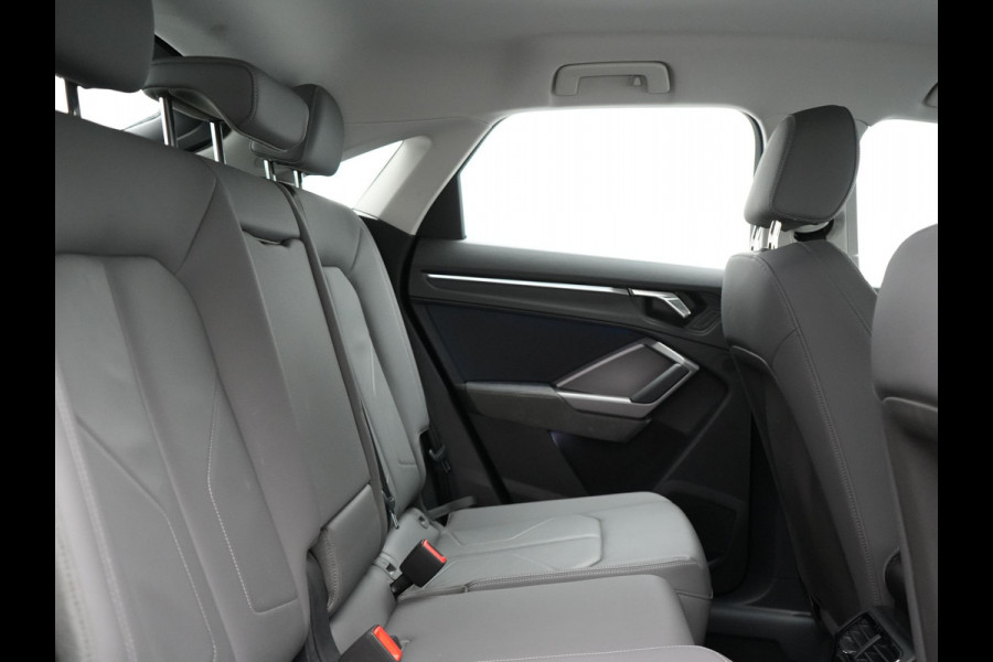Audi Q3 Sportback 45 TFSI e S Line Plug In Hybrid 245pk Dealer O.H PHEV | Adaptive Cruise | Alcantara Sportstoelen Verwarmd | Bluetooth | Lane Assist | Blis | Sfeerverlichting | Navigatie | Virtual | DAB | 20"LM |