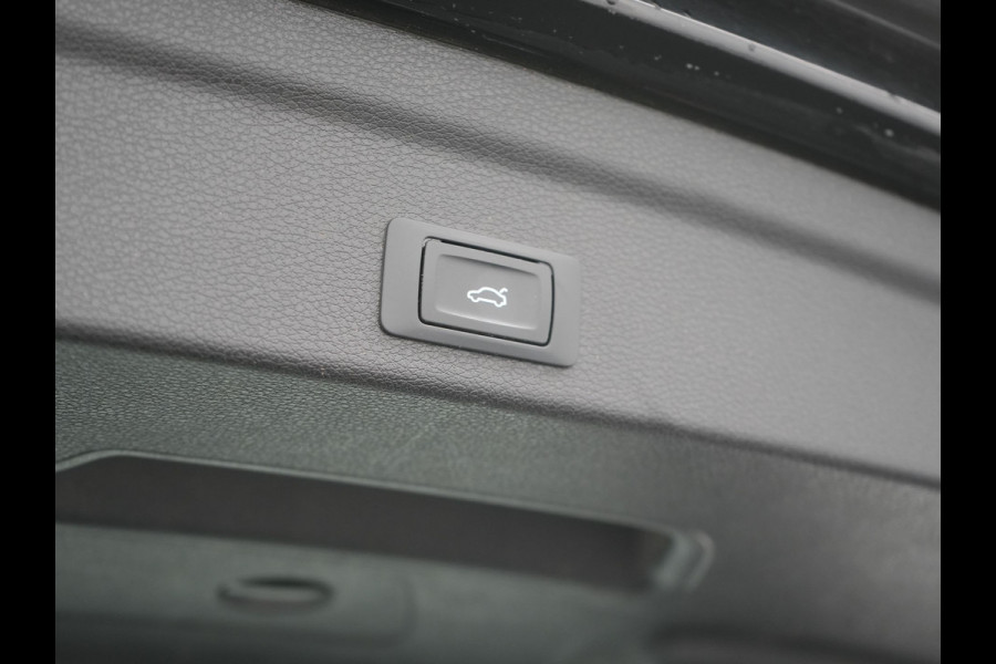 Audi Q3 Sportback 45 TFSI e S Line Plug In Hybrid 245pk Dealer O.H PHEV | Adaptive Cruise | Alcantara Sportstoelen Verwarmd | Bluetooth | Lane Assist | Blis | Sfeerverlichting | Navigatie | Virtual | DAB | 20"LM |
