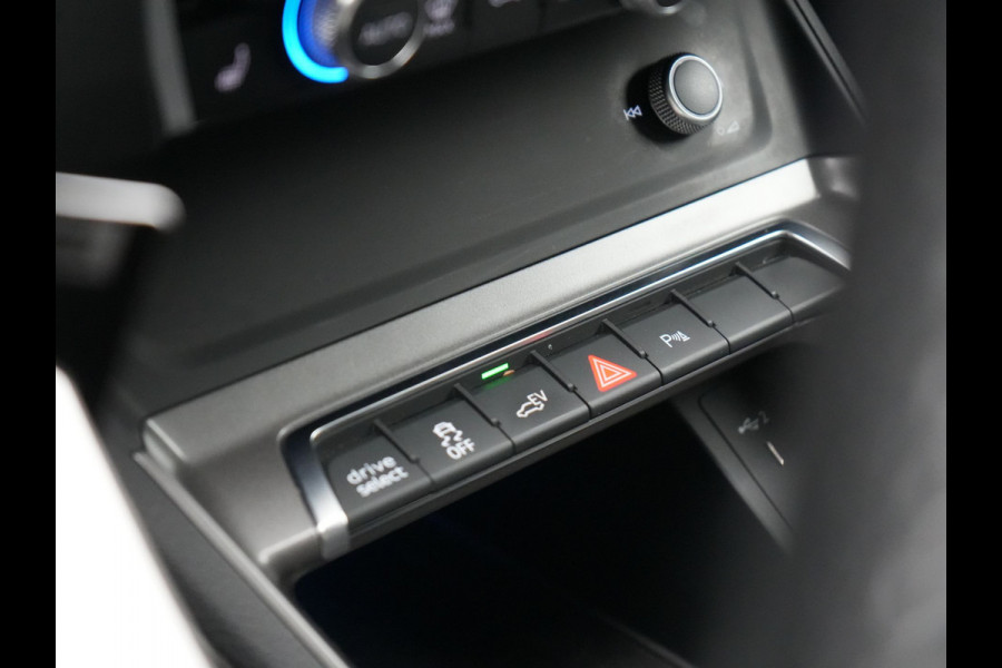Audi Q3 Sportback 45 TFSI e S Line Plug In Hybrid 245pk Dealer O.H PHEV | Adaptive Cruise | Alcantara Sportstoelen Verwarmd | Bluetooth | Lane Assist | Blis | Sfeerverlichting | Navigatie | Virtual | DAB | 20"LM |