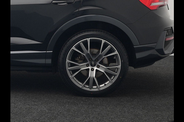 Audi Q3 Sportback 45 TFSI e S Line Plug In Hybrid 245pk Dealer O.H PHEV | Adaptive Cruise | Alcantara Sportstoelen Verwarmd | Bluetooth | Lane Assist | Blis | Sfeerverlichting | Navigatie | Virtual | DAB | 20"LM |