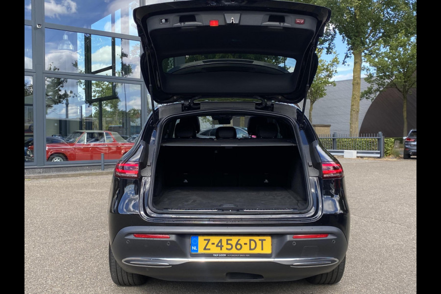 Mercedes-Benz EQC 400 4MATIC Business Solution AMG 80 kWh VAN: 42.900,- VOOR: 40.877,- UW HERFSTVOORDEEL: 2.023,- Adaptieve Cruise Control | 360 Camera | Stoelverkoeling + Verwarming | Trekhaak | Elektrische Stoelen met Geheugen | Unieke Km-stand | Schuifdak | Rijklaar Geleverd met 12 Maanden BOVAG Garantie!