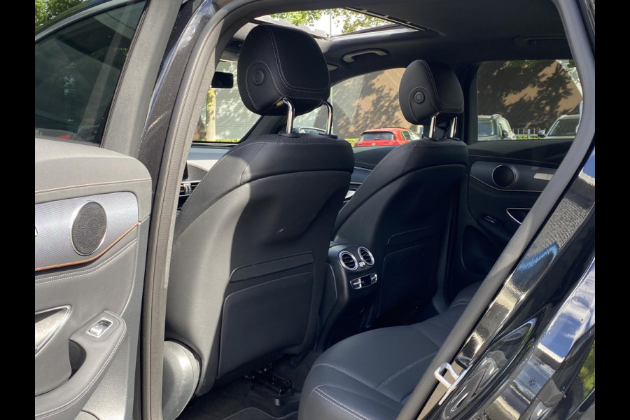 Mercedes-Benz EQC 400 4MATIC Business Solution AMG 80 kWh VAN: 42.900,- VOOR: 40.877,- UW HERFSTVOORDEEL: 2.023,- Adaptieve Cruise Control | 360 Camera | Stoelverkoeling + Verwarming | Trekhaak | Elektrische Stoelen met Geheugen | Unieke Km-stand | Schuifdak | Rijklaar Geleverd met 12 Maanden BOVAG Garantie!
