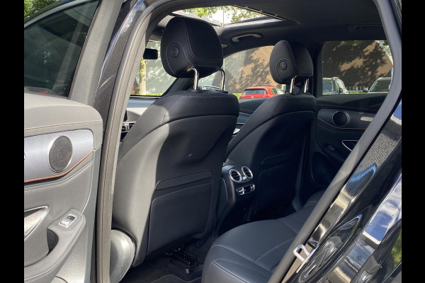 Mercedes-Benz EQC 400 4MATIC Business Solution AMG 80 kWh VAN: 42.900,- VOOR: 40.877,- UW HERFSTVOORDEEL: 2.023,- Adaptieve Cruise Control | 360 Camera | Stoelverkoeling + Verwarming | Trekhaak | Elektrische Stoelen met Geheugen | Unieke Km-stand | Schuifdak | Rijklaar Geleverd met 12 Maanden BOVAG Garantie!