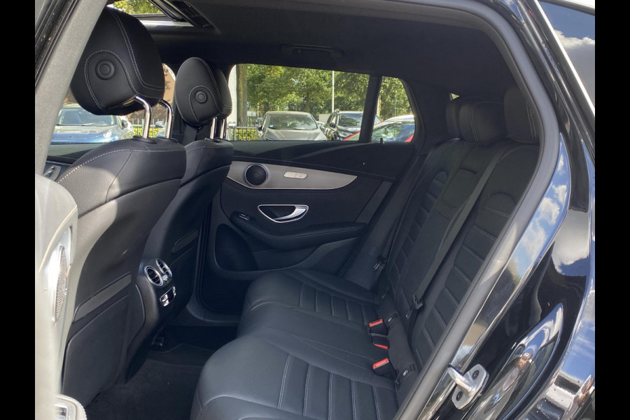 Mercedes-Benz EQC 400 4MATIC Business Solution AMG 80 kWh VAN: 42.900,- VOOR: 40.877,- UW HERFSTVOORDEEL: 2.023,- Adaptieve Cruise Control | 360 Camera | Stoelverkoeling + Verwarming | Trekhaak | Elektrische Stoelen met Geheugen | Unieke Km-stand | Schuifdak | Rijklaar Geleverd met 12 Maanden BOVAG Garantie!