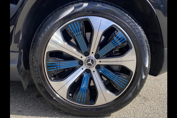 Mercedes-Benz EQC 400 4MATIC Business Solution AMG 80 kWh VAN: 42.900,- VOOR: 40.877,- UW HERFSTVOORDEEL: 2.023,- Adaptieve Cruise Control | 360 Camera | Stoelverkoeling + Verwarming | Trekhaak | Elektrische Stoelen met Geheugen | Unieke Km-stand | Schuifdak | Rijklaar Geleverd met 12 Maanden BOVAG Garantie!