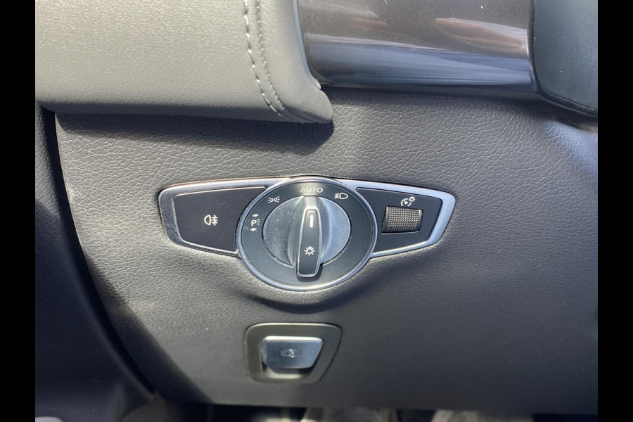 Mercedes-Benz EQC 400 4MATIC Business Solution AMG 80 kWh VAN: 42.900,- VOOR: 40.877,- UW HERFSTVOORDEEL: 2.023,- Adaptieve Cruise Control | 360 Camera | Stoelverkoeling + Verwarming | Trekhaak | Elektrische Stoelen met Geheugen | Unieke Km-stand | Schuifdak | Rijklaar Geleverd met 12 Maanden BOVAG Garantie!