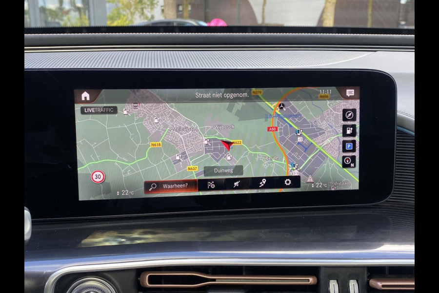 Mercedes-Benz EQC 400 4MATIC Business Solution AMG 80 kWh VAN: 42.900,- VOOR: 40.877,- UW HERFSTVOORDEEL: 2.023,- Adaptieve Cruise Control | 360 Camera | Stoelverkoeling + Verwarming | Trekhaak | Elektrische Stoelen met Geheugen | Unieke Km-stand | Schuifdak | Rijklaar Geleverd met 12 Maanden BOVAG Garantie!