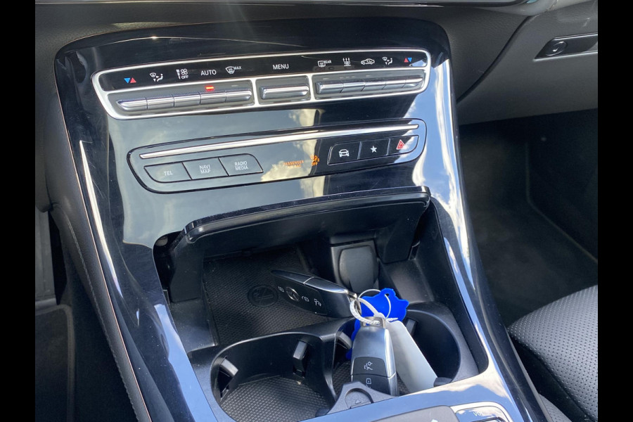 Mercedes-Benz EQC 400 4MATIC Business Solution AMG 80 kWh VAN: 42.900,- VOOR: 40.877,- UW HERFSTVOORDEEL: 2.023,- Adaptieve Cruise Control | 360 Camera | Stoelverkoeling + Verwarming | Trekhaak | Elektrische Stoelen met Geheugen | Unieke Km-stand | Schuifdak | Rijklaar Geleverd met 12 Maanden BOVAG Garantie!