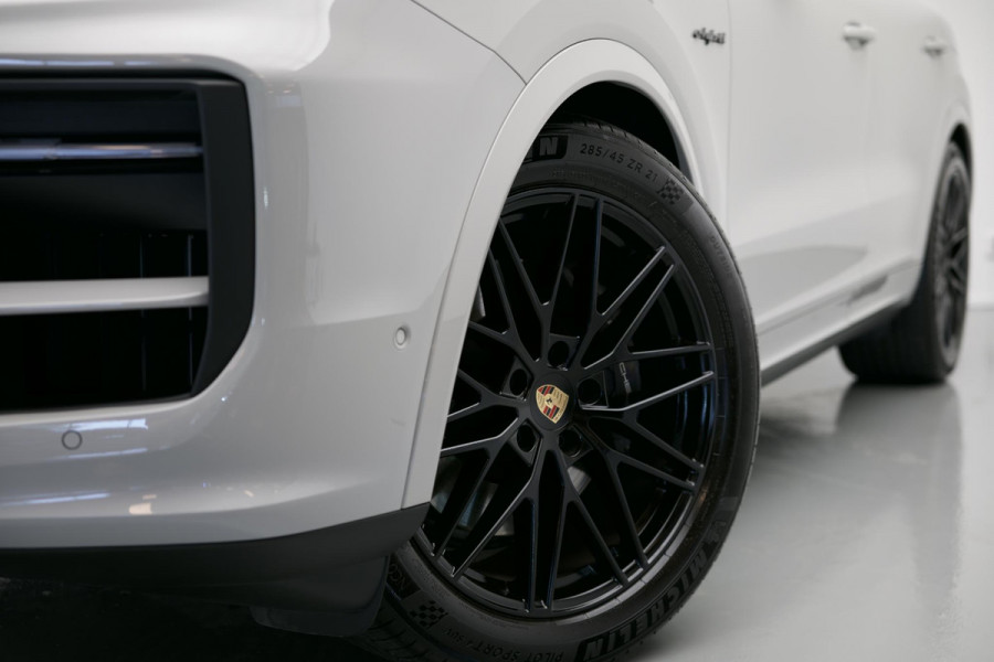 Porsche Cayenne 3.0 E-Hybrid |Pano|Krijt|SportChrono|Dodehoek|