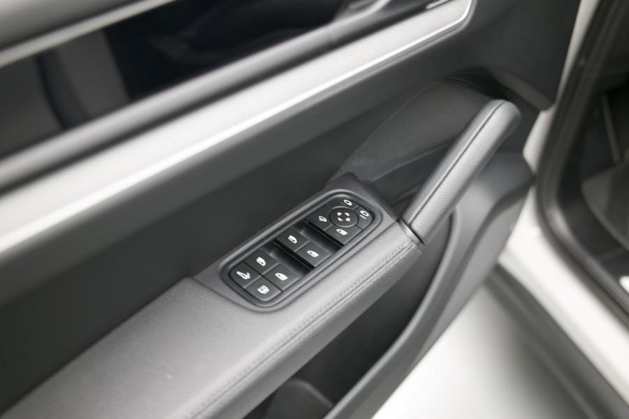 Porsche Cayenne 3.0 E-Hybrid |Pano|Krijt|SportChrono|Dodehoek|