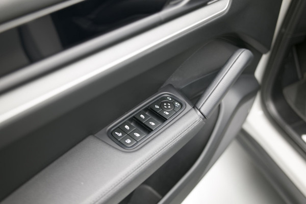 Porsche Cayenne 3.0 E-Hybrid |Pano|Krijt|SportChrono|Dodehoek|