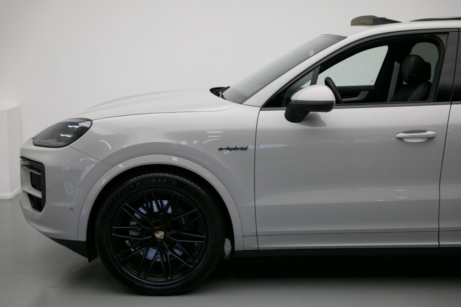 Porsche Cayenne 3.0 E-Hybrid |Pano|Krijt|SportChrono|Dodehoek|