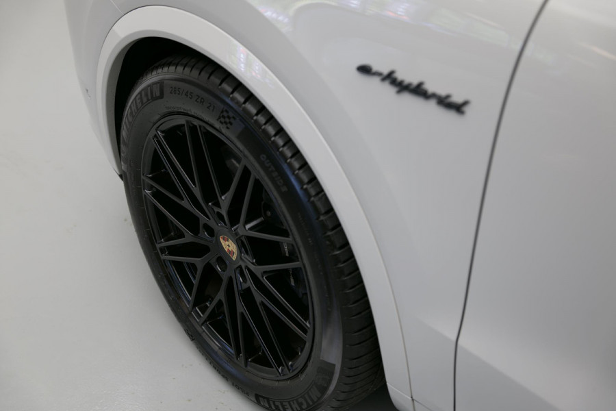 Porsche Cayenne 3.0 E-Hybrid |Pano|Krijt|SportChrono|Dodehoek|
