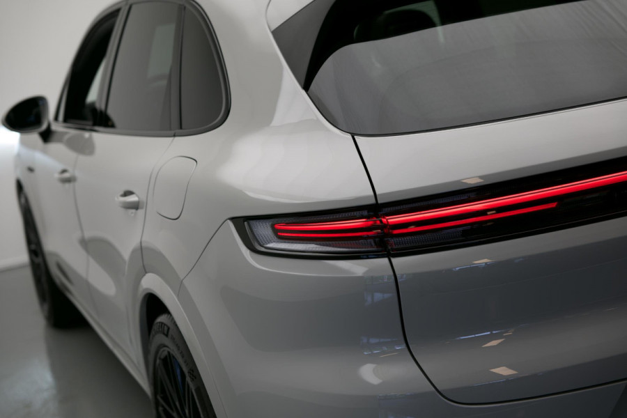 Porsche Cayenne 3.0 E-Hybrid |Pano|Krijt|SportChrono|Dodehoek|