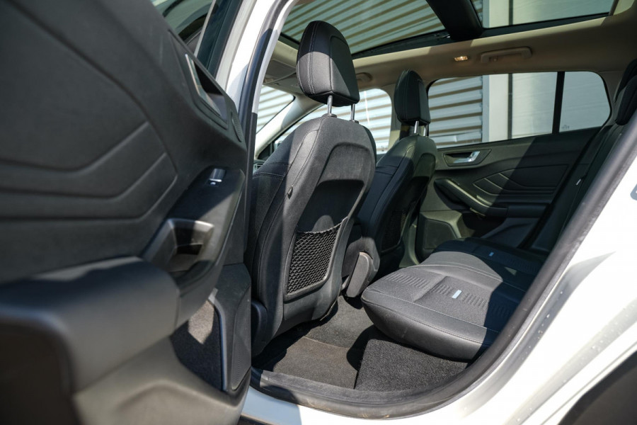 Ford FOCUS Wagon 1.5 EcoBoost Active Business Apple Carplay Cruise control DAB Dakrails Pano Navi
