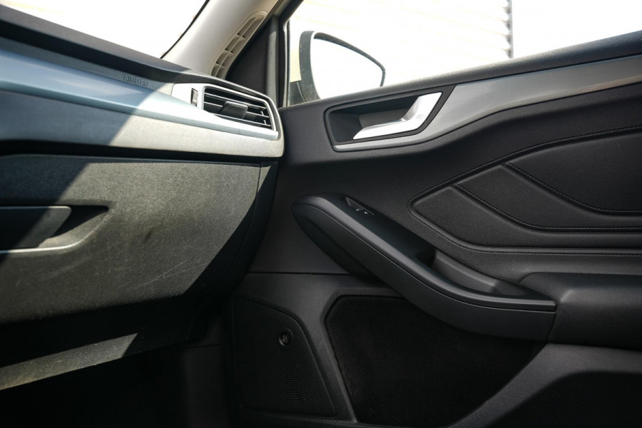 Ford FOCUS Wagon 1.5 EcoBoost Active Business Apple Carplay Cruise control DAB Dakrails Pano Navi