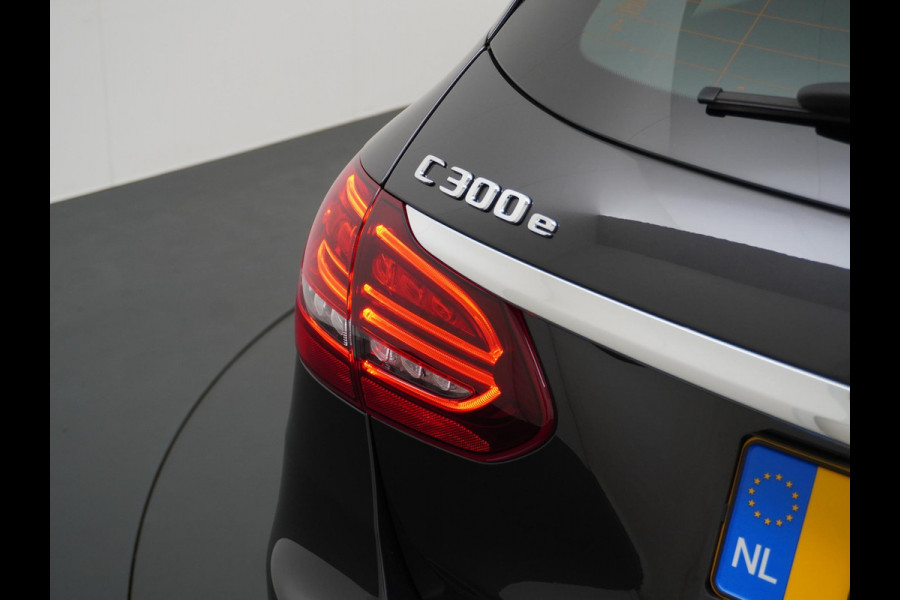 Mercedes-Benz C-Klasse Estate 300 e Advantage Pack AMG PHEV PLUG-IN HYBRIDE | ADAPTIEVE CRUISE CONTROL | BURMESTER AUDIO | PANORAMADAK | LEDER/ALCANTARA | FULL OPTIONS | RIJKLAAR MET 12 MAANDEN BOVAG GARANTIE