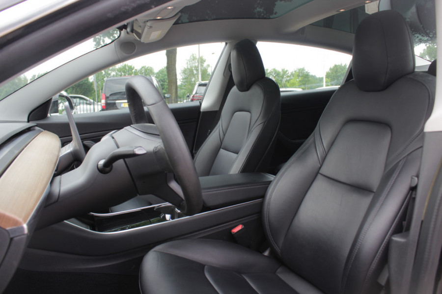 Tesla Model 3 Standard RWD Plus 60 kWh / Autopilot 2.5 / Panoramadak / Camera / Premium Audio / 19'' / Leder