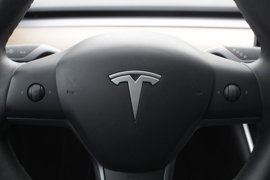 Tesla Model 3 Standard RWD Plus 60 kWh / Autopilot 2.5 / Panoramadak / Camera / Premium Audio / 19'' / Leder