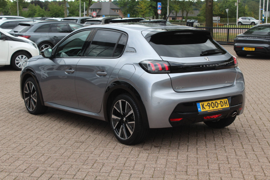 Peugeot 208 1.2 PureTech GT-Line / Panoramadak / Camera / Navigatie / 17'' / Half leder / Dodehoek / Cruise Control