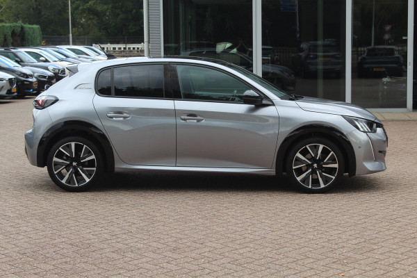 Peugeot 208 1.2 PureTech GT-Line / Panoramadak / Camera / Navigatie / 17'' / Half leder / Dodehoek / Cruise Control