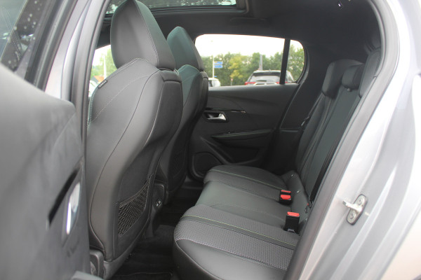 Peugeot 208 1.2 PureTech GT-Line / Panoramadak / Camera / Navigatie / 17'' / Half leder / Dodehoek / Cruise Control