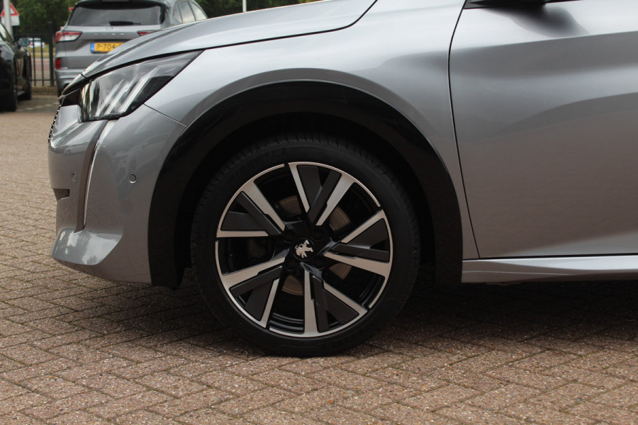 Peugeot 208 1.2 PureTech GT-Line / Panoramadak / Camera / Navigatie / 17'' / Half leder / Dodehoek / Cruise Control