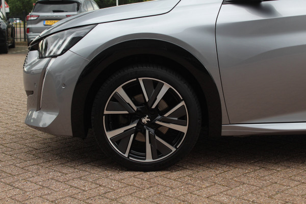 Peugeot 208 1.2 PureTech GT-Line / Panoramadak / Camera / Navigatie / 17'' / Half leder / Dodehoek / Cruise Control
