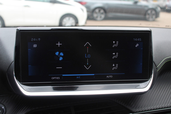 Peugeot 208 1.2 PureTech GT-Line / Panoramadak / Camera / Navigatie / 17'' / Half leder / Dodehoek / Cruise Control