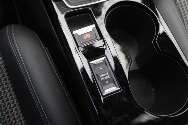 Peugeot 208 1.2 PureTech GT-Line / Panoramadak / Camera / Navigatie / 17'' / Half leder / Dodehoek / Cruise Control