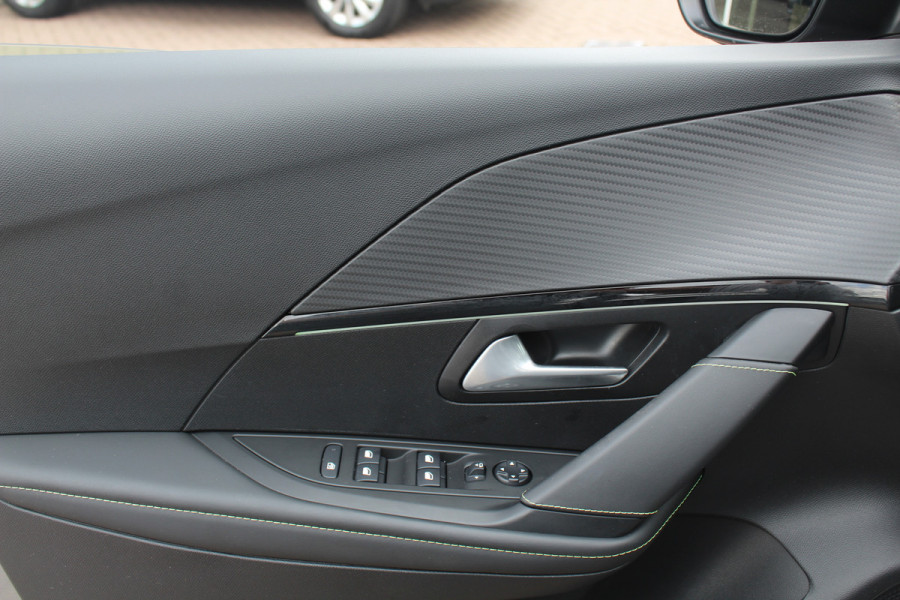 Peugeot 208 1.2 PureTech GT-Line / Panoramadak / Camera / Navigatie / 17'' / Half leder / Dodehoek / Cruise Control
