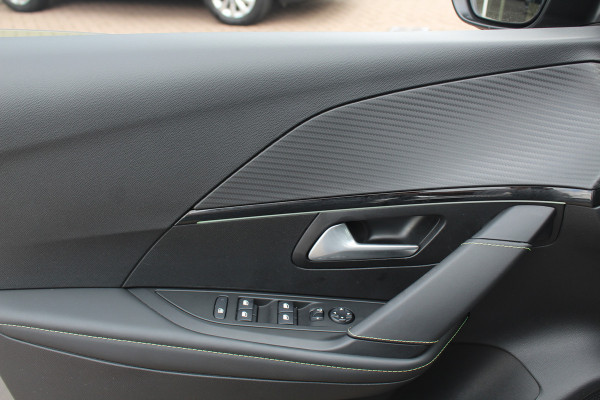 Peugeot 208 1.2 PureTech GT-Line / Panoramadak / Camera / Navigatie / 17'' / Half leder / Dodehoek / Cruise Control