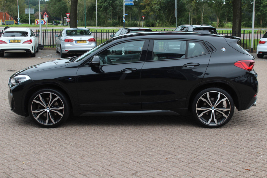 BMW X2 sDrive20i High Exe. M Sport / Camera / Leder / Head-up / 20'' / Navi. Proff / Stoelverwarming / DAB